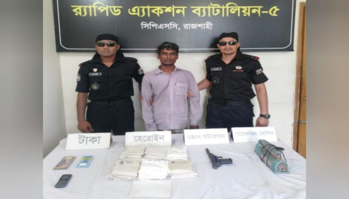 চাঁপাইনবাবগঞ্জ চর এলাকায়  বিপুল পরিমান হেরোইনসহ একজন  গ্রেফতার