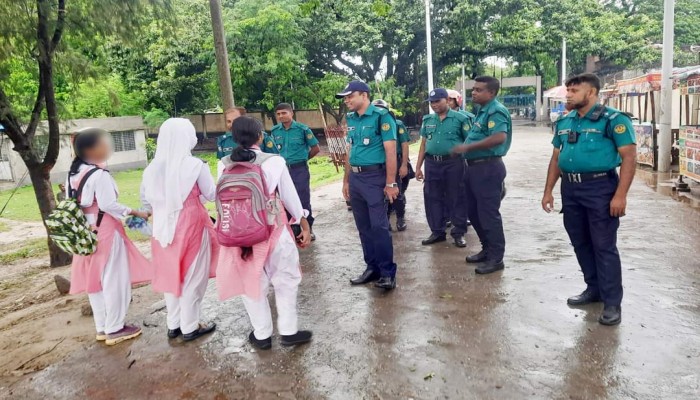 রাজশাহী নগরীতে জনসচেতনতা সৃষ্টিতে আরএমপি’র মোটরসাইকেল মহড়া 