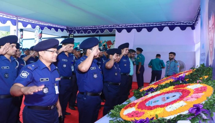 শেখ রাসেলের প্রতিকৃতিতে রাজশাহী জেলা পুলিশের পুষ্পস্তবক অর্পন,  আজ শহিদ শেখ রাসেলের ৬০তম জন্মদিন