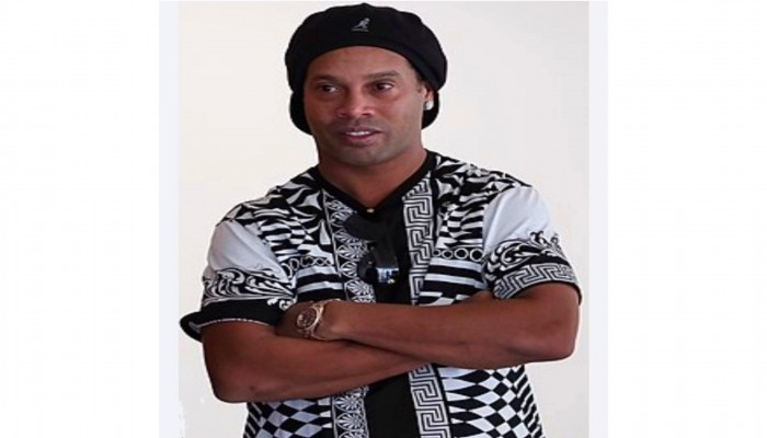 ঢাকায় পৌঁছেছেন ব্রাজিলের বিশ্বকাপজয়ী ফুটবলার রোনালদিনহো