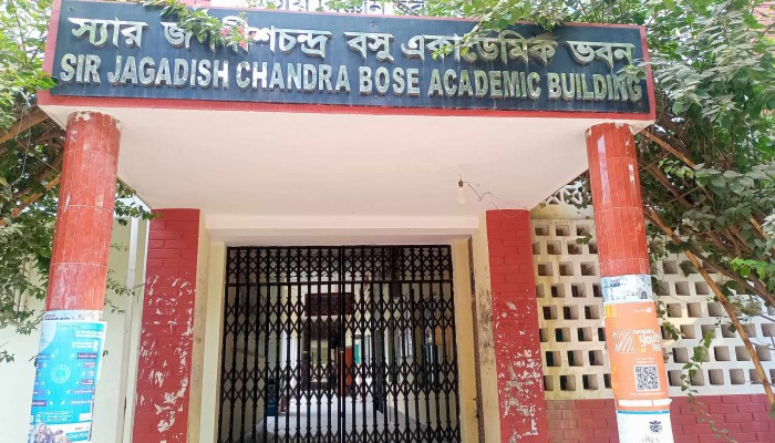 রাবির একাডেমিক ভবনে তালা দিলো ছাত্রদল