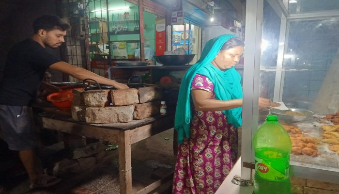 পড়ালেখা ছেড়ে ১ টাকার সিঙ্গারা বিক্রি করে লাখপতি সোহাগ