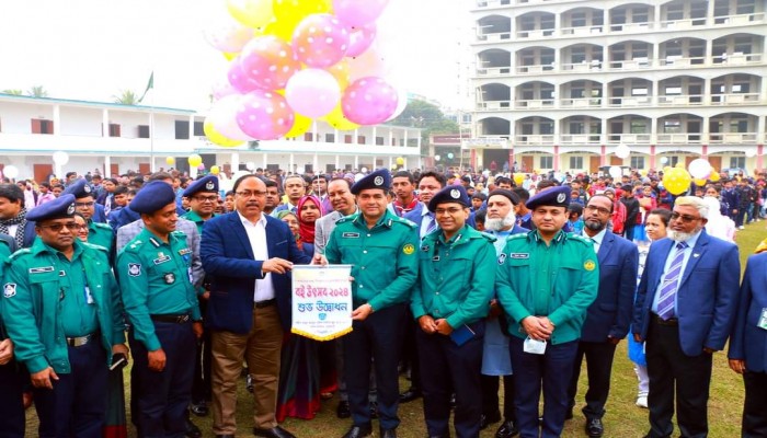 রাজশাহী পুলিশ লাইন্স স্কুল অ্যান্ড কলেজের বই উৎসব ও স্কুল বাসের উদ্বোধন