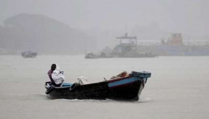 চার জেলায় ঝড়ের শঙ্কা, নদীবন্দরে ১ নম্বর সতর্কতা সংকেত