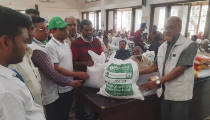 গোদাগাড়ীতে হতদরিদ্রের মধ্যে রমজান ফুড প্যাকেজ বিতরণ