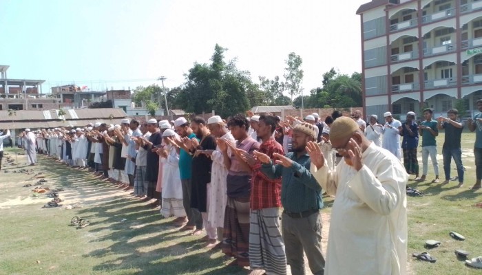 সাপাহারে বৃষ্টি কামনায় সালাতুল "ইসতিসকা" আদায়