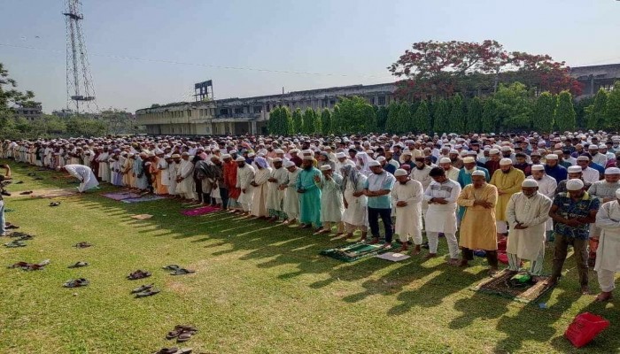 রাজশাহীতে বৃষ্টি চেয়ে নামাজ, কাঁদলেন মুসল্লিরা