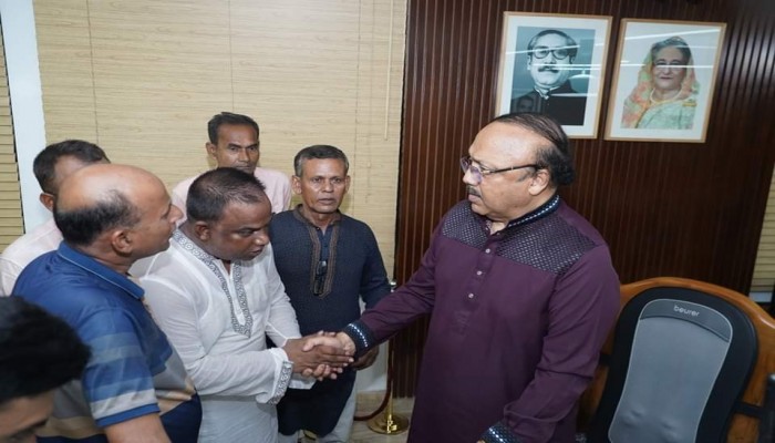 মেয়র লিটনের সাথে মোহনপুর নবনির্বাচিত উপজেলা চেয়ারম্যানের সৌজন্য সাক্ষাৎ