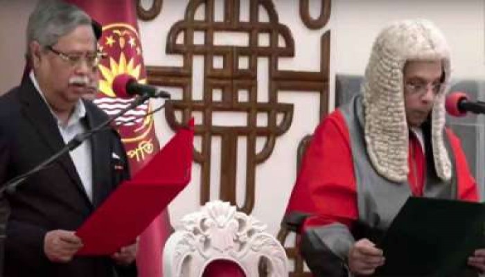 শপথ নিলেন প্রধান বিচারপতি সৈয়দ রেফাত আহমেদ