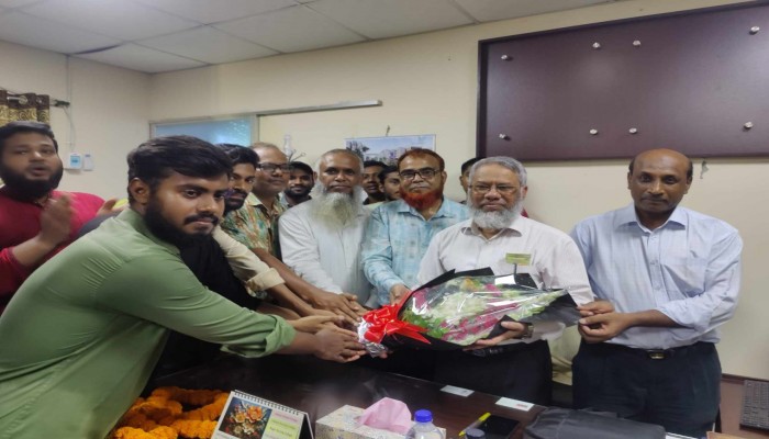 রামেবি ভিসির নিয়োগে নার্সিং শিক্ষার্থীদের আনন্দ মিছিল, ফুলেল শুভেচ্ছা-সাক্ষাৎ