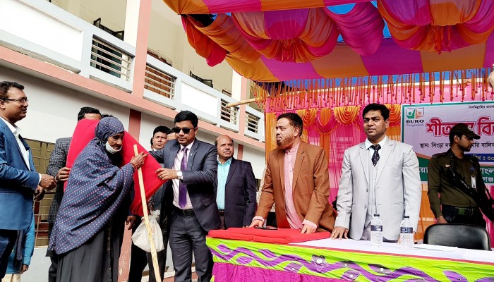 সিংড়ায় শীতার্তদের মাঝে বুরো বাংলাদেশের শীতবস্ত্র বিতরণ