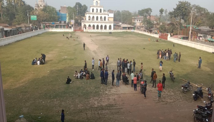 পুঠিয়ায় বনভোজনে আসা ছাত্রদের সাথে অটোচালক ও বখাটের মারামারি আহত ৩