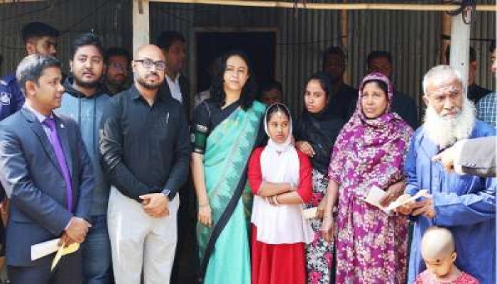 গণঅভ্যুত্থানে তিন শহীদ পরিবারকে জেলা পরিষদের আর্থিক সহায়তা প্রদান