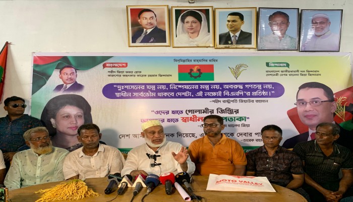 বিএনপি নেতাকে বহিষ্কারের প্রতিবাদে মানববন্ধন বিক্ষোভে উত্তাল  রাজশাহী