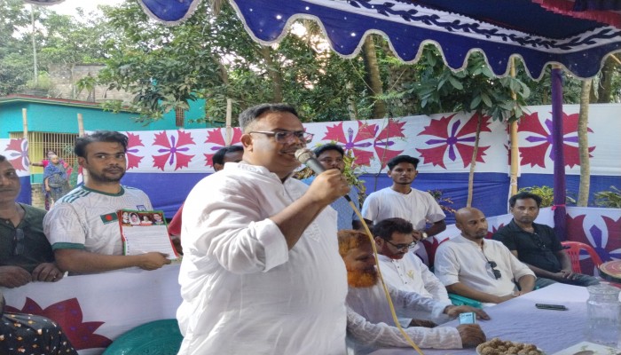 রাজশাহীর চারঘাটে পূজামণ্ডপ পরিদর্শন করলেন বিএনপি নেতা আনোয়ার হোসেন