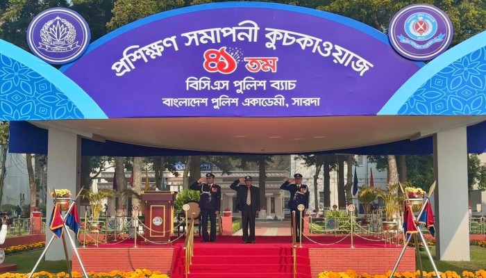 পুলিশ কোনো রাজনৈতিক দলের রক্ষক নয় : স্বরাষ্ট্র উপদেষ্টা