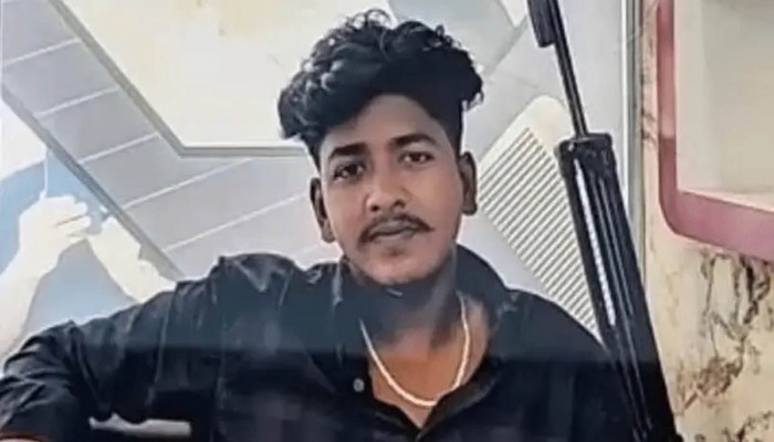 বাগেরহাটে বাড়িতে ঢুকে আমির হামজাকে গুলি করে হত্যা