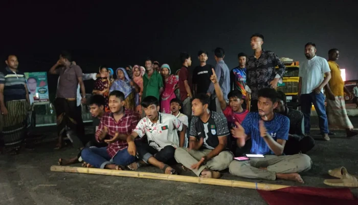 প্রবেশপত্র পায়নি ৬৫ পরীক্ষার্থী, রাতেই মহাসড়ক অবরোধ