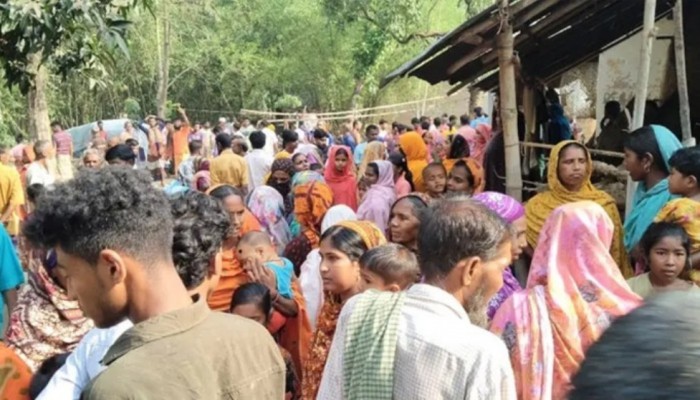 রাজশাহী নওগাঁ জেলায় একই পরিবারের চারজনকে গলা কেটে হত্যা